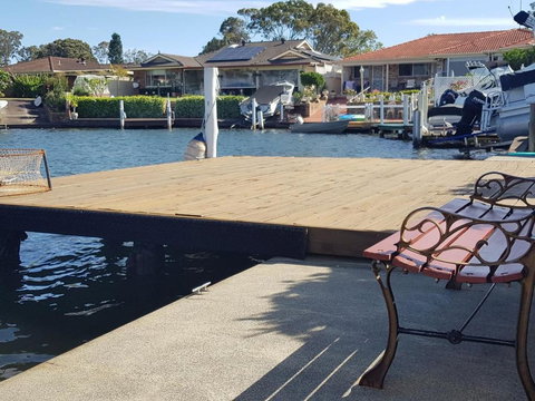 Waterfront Haven With Jetty Mooring & WiFI - Stayed 6