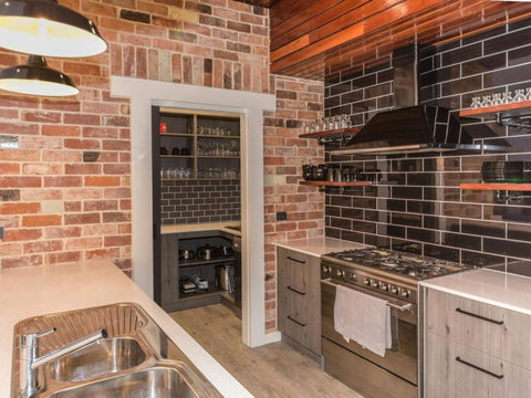 Luxury On Lewis 6 Lewis Road - Stayed 5