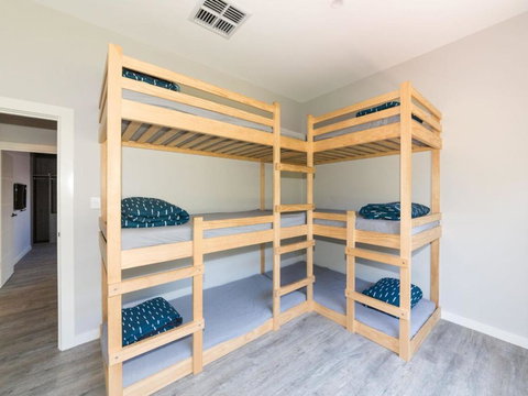 Luxury On Lewis 6 Lewis Road - Stayed 1