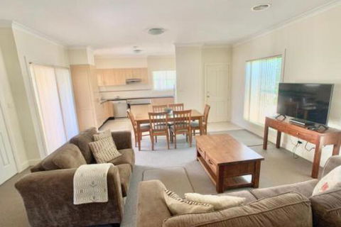 Spacious 2 Bed 2 Bath Villa Central Location Quiet - Stayed 0