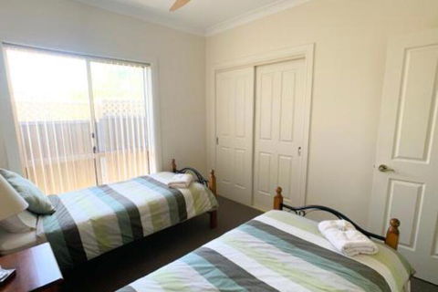 Spacious 2 Bed 2 Bath Villa Central Location Quiet - Stayed 3