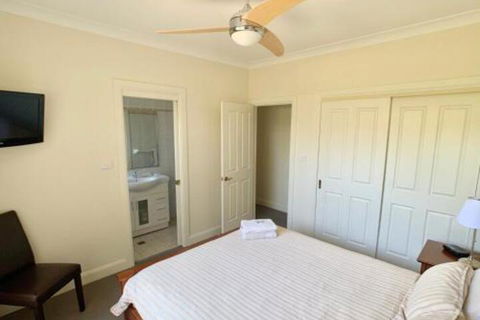 Spacious 2 Bed 2 Bath Villa Central Location Quiet - Stayed 2