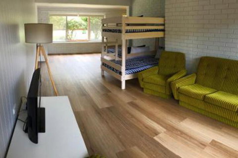 HIP NAUTIC 100 Metres To Beach - Stayed 5