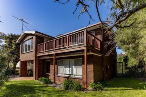 HIP NAUTIC 100 Metres To Beach - Stayed 4