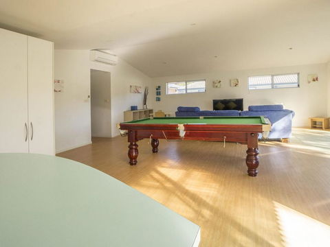 Conley Ave 8 Pet Friendly OUTSIDE Only - Stayed 6
