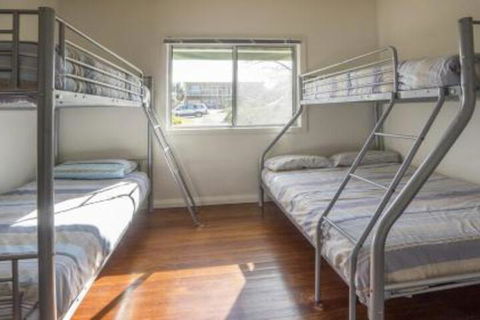 Lockhart Ave 76 - Stayed 2