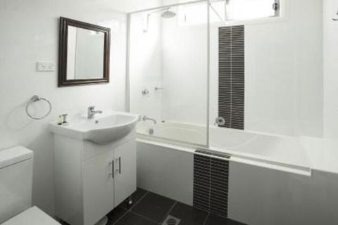 Lockhart Ave 76 - Stayed 3