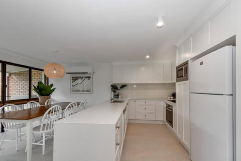 BEAUTIFULLY RENOVATED OCEANSIDE APARTMENT Lamer 9 - Stayed 4