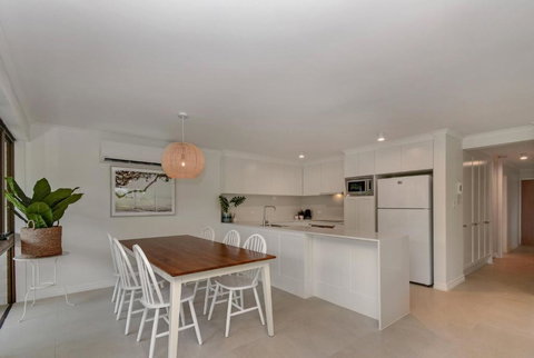 BEAUTIFULLY RENOVATED OCEANSIDE APARTMENT Lamer 9 - Stayed 3