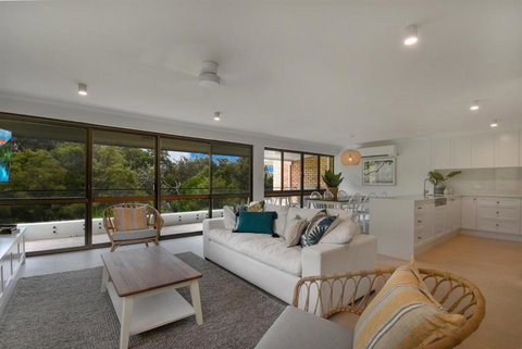 BEAUTIFULLY RENOVATED OCEANSIDE APARTMENT Lamer 9 - Stayed 2