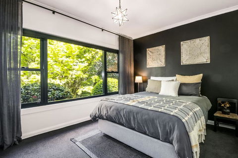 Magnolias On Mernda - Stayed 5
