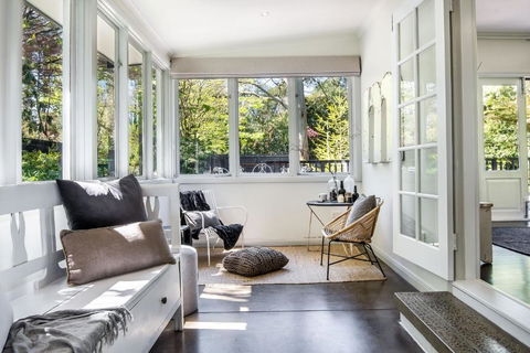 Magnolias On Mernda - Stayed 1