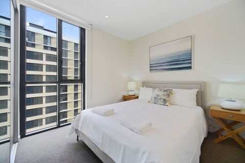 HomeHotel Luxurious High Rise Apt - Stayed 3