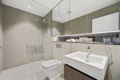 HomeHotel Luxurious High Rise Apt - Stayed 1