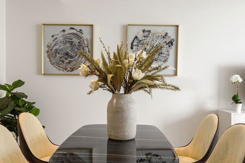 HomeHotel Luxurious High Rise Apt - Stayed 5