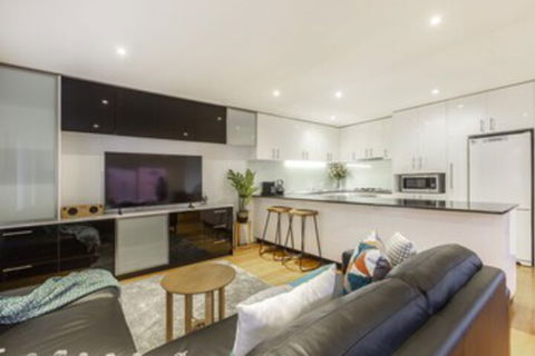 Tranquil Townhouse In Port Melbourne - Stayed 0