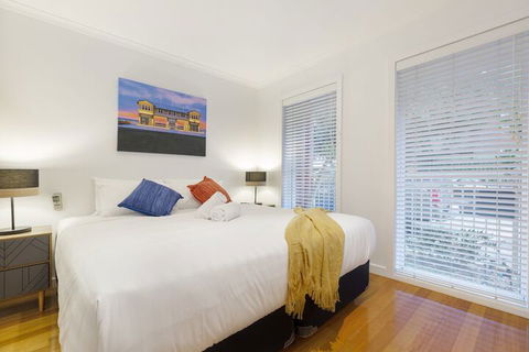 Tranquil Townhouse In Port Melbourne - Stayed 4