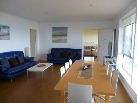 Blue Wren Beach House - Stays Accommodation 7