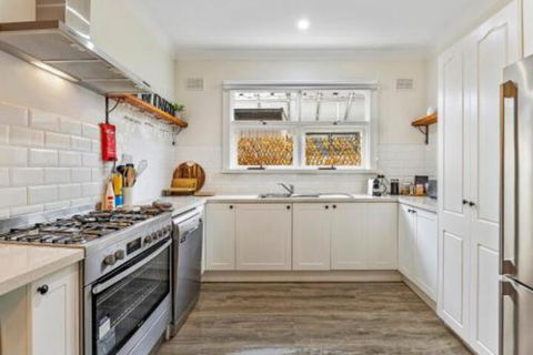 White On Wright Clare - Stayed 4