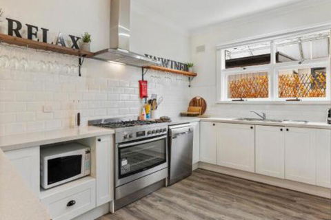 White On Wright Clare - Stayed 7