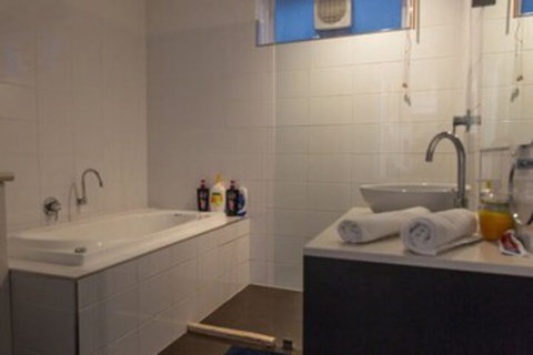 Bright & Spacious 2 Bedroom Apartment In Windsor - Stayed 2