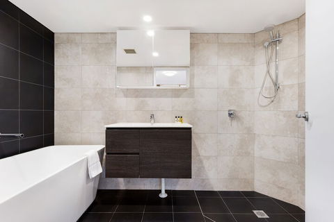 Woolloomooloo Modern Apartment 12 BRK - Stays Accommodation 7