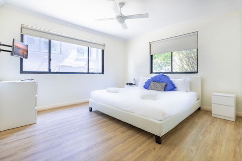 Perfectly Located Apt Rooftop Pool & Spa - Stayed 1
