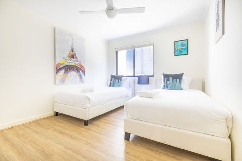 Perfectly Located Apt Rooftop Pool & Spa - Stayed 0
