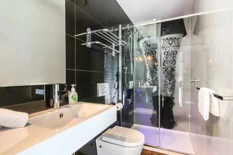 Architecturally Designed Studio 10 Minutes To CBD - Stayed 4
