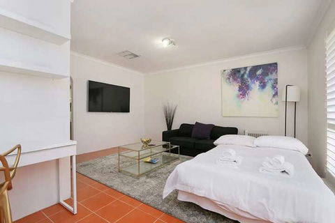 Safe & Secure 2 Bedroom Villa - Stayed 3