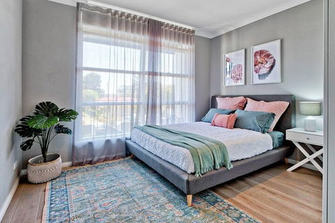 2 Bedroom Apt With Balcony & Air Con In Plympton - Stayed 6