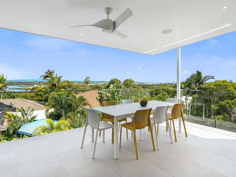 Magnificent Views On Arkana Noosa Heads - Stays Accommodation 5
