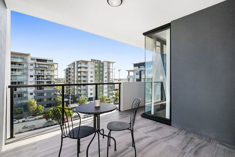 The Hamilton (I715) - Stayed 1