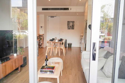 Trendy Modern 2BD Apartment Close To Beach & City - Stayed 1