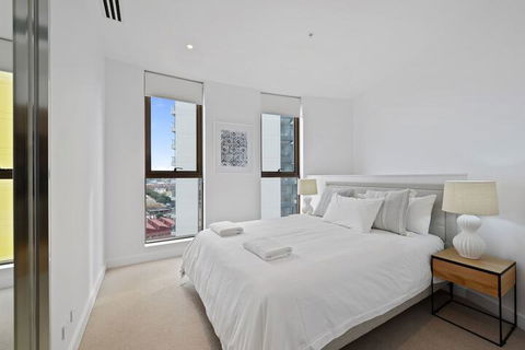 HomeHotel Extreme Luxury Apt Next To Mall & Train - Stayed 2