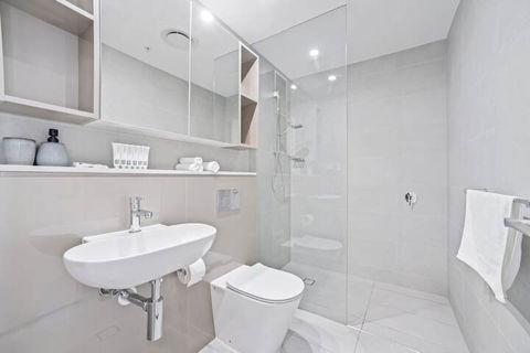 HomeHotel Extreme Luxury Apt Next To Mall & Train - Stayed 1