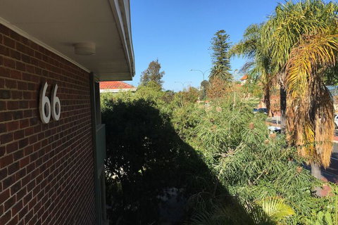 B6 Cafes & Restaurants Close To UWA - Stays Accommodation 3