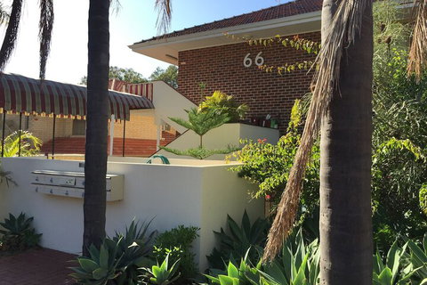 B6 Cafes & Restaurants Close To UWA - Stays Accommodation 4