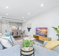 HomeHotel Luxury Apt with Shopping Mall Downstairs - Stayed