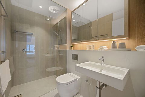 HomeHotel Ultra Luxury 2 Bedroom Next To Mall & Train - Stayed 6