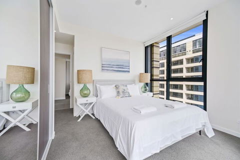 HomeHotel Ultra Luxury 2 Bedroom Next To Mall & Train - Stayed 2