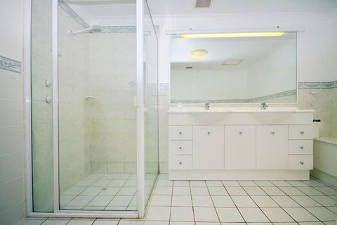 Nelson Towers Unit 37 / 71 Victoria Parade - Stayed 2