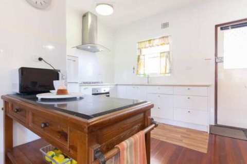 Broadway Apartments - Stays Accommodation 3