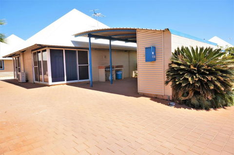 Osprey Holiday Village Unit 118 Excellent 3 Bedroom Holiday Villa With A Pool In The Complex - Stayed 4