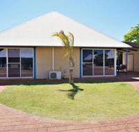 Osprey Holiday Village Unit 109 Pleasant 3 Bedroom Holiday Villa with a Pool in the Complex - Stayed