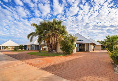 Osprey Holiday Village Unit 120 Colourful 3 Bedroom Holiday Villa With A Pool In The Complex - Stayed 5