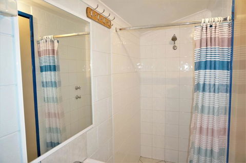 Osprey Holiday Village Unit 120 Colourful 3 Bedroom Holiday Villa With A Pool In The Complex - Stayed 4