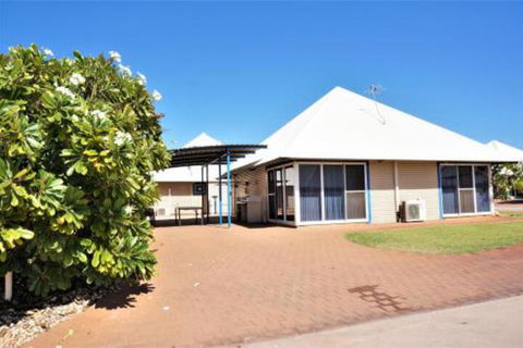 Osprey Holiday Village Unit 120 Colourful 3 Bedroom Holiday Villa With A Pool In The Complex - Stayed 0