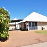 Osprey Holiday Village Unit 120 Colourful 3 Bedroom Holiday Villa With A Pool In The Complex - Stayed 1