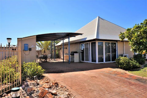 Osprey Holiday Village Unit 108 Serene 3 Bedroom Holiday Villa With A Pool In The Complex - Stayed 4